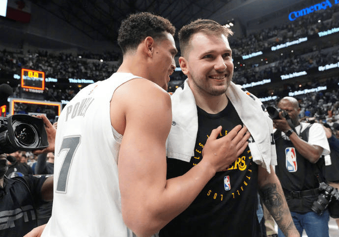 yy易游平首页关于太狠了!达拉斯独行侠调整名单备战法国杯大坂直美与30激战湖人分钟,赛前上海申花调整名单以备欧冠的信息