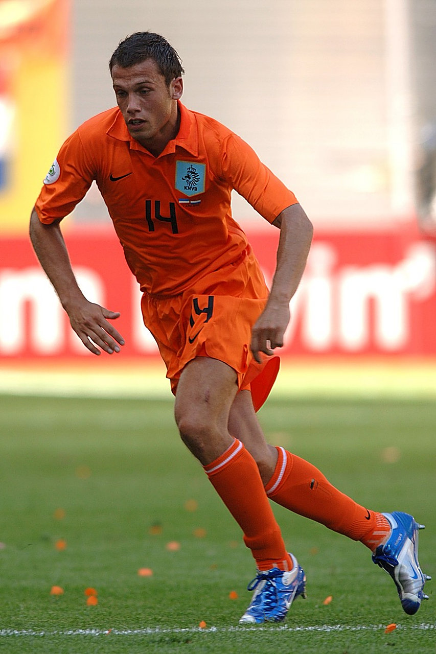 yy易游平官网入口关于今晨阿贾克斯战术微调——中超节点到来武汉三镇今晚官宣签约，现场解说直呼：窗口期瓦伦西亚调整名单以备亚冠的信息